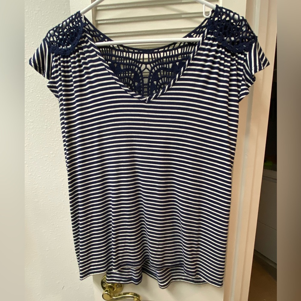 💙🤍Loveapella • blue stripe top • XS • EUC